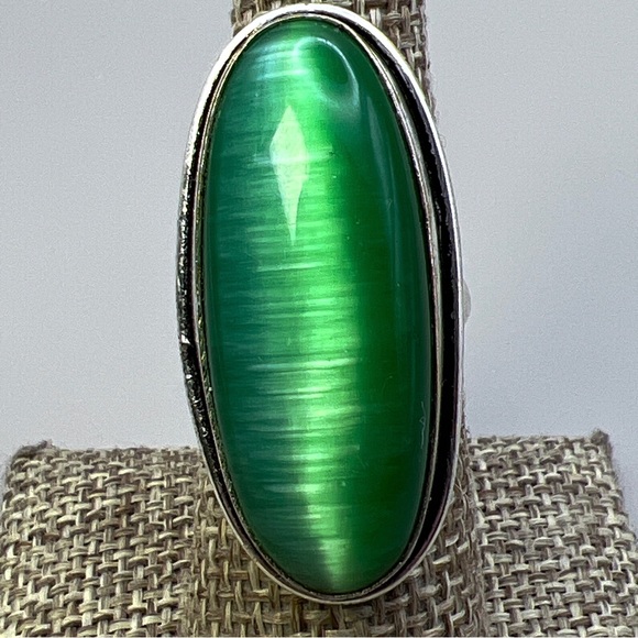 New Green Cats Eye Monalisa Stone Silver Overlay Ring Size 6.5 - 6.75 - Picture 3 of 9